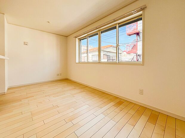 【LDK13帖】広々としたリビングダイニング。ゆったりとしたキッチン。