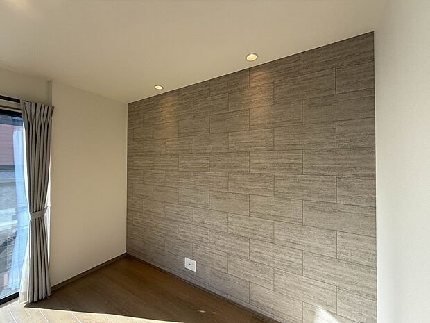 1号棟【アクセントクロス】こちらの物件が少しでも気になるようでしたら、お気軽にお問合せください。人生でいちばん大きなお買い物ですので、ゆっくりご見学ください。ネット上の画像と実際の見学では、…