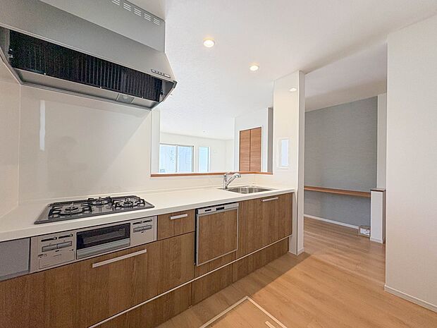 2号棟【キッチン】収納力もあるカウンターキッチンを採用。