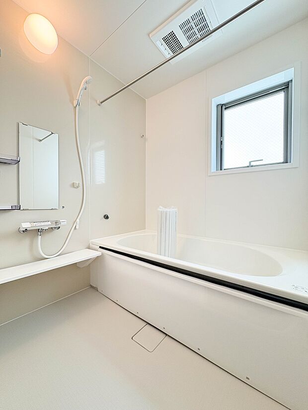 2号棟【浴室】足を伸ばして入ることのできる1坪タイプのユニットバス