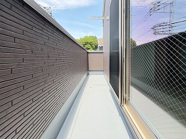 2号棟【2階バルコニー】横幅のある2階バルコニー