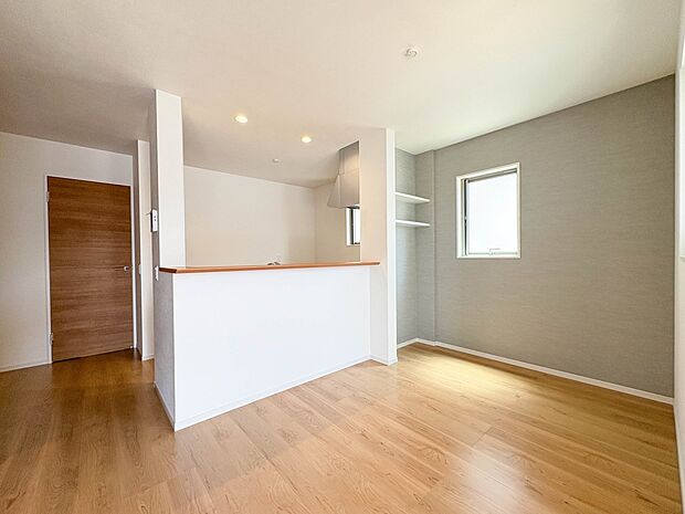 2号棟【LDK20.1帖】4人用のダイニングテーブルを置くことができる広さです。