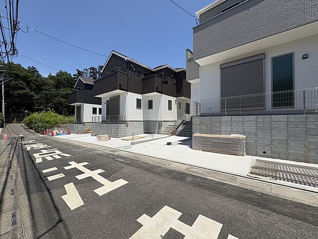 3号棟【前面道路4.5m】車取りは少なく落ち着いた住環境です。