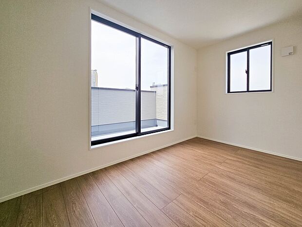 【洋室5帖】充実した生活は伸びやかな居室空間から始まります。快適に・伸びやかに。心の潤いを求める方々へ。