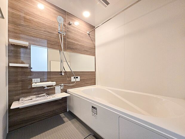 【浴室】一日の疲れを癒してくれるお風呂空間。使いやすさと上質な質感を両立して、単なる習慣から特別な時間に変わるはず。