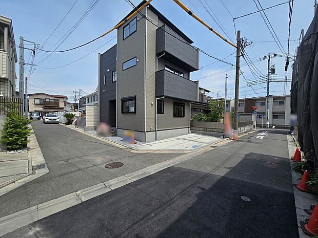 【前面道路4メートル】陽当りや通風性など各所に施された工夫で住みやすさを実現。部屋の大きさや周辺環境・街並など、資料には掲載していない情報が現地にはたくさんございます。是非ご確認下さい。