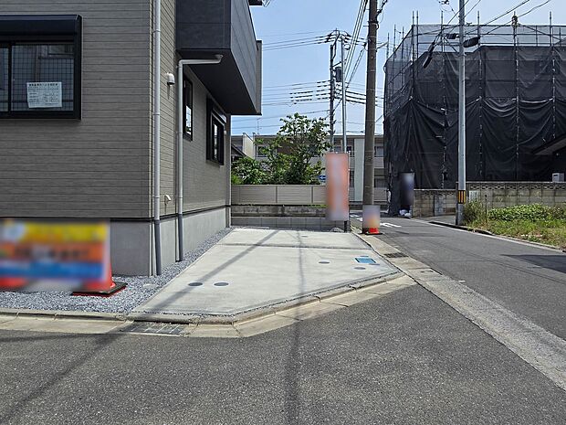 【駐車場】毎日の生活にマイカーが必須という方は、購入を検討する際、駐車場があることは大事な条件です。毎日の通勤や家族の送迎、買い物やお出かけなどクルマのある暮らしを満喫したい方は要チェック!…