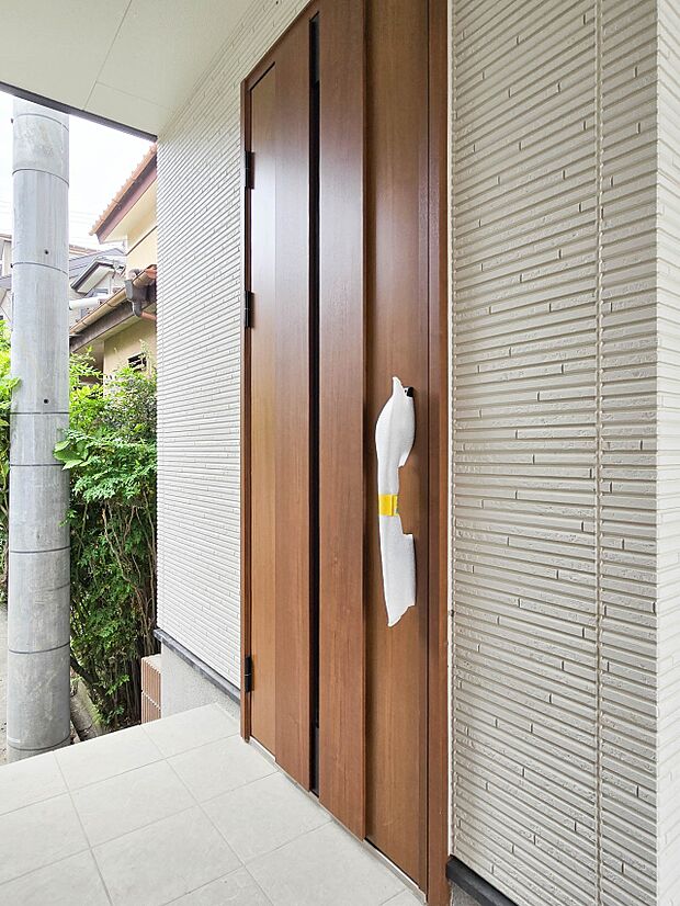 【玄関】玄関はおうちの顔と言われます。玄関アプローチは、外観デザインの印象を左右します。