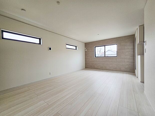 【LDK15.75帖】ダイニングテーブルを置いても十分な広さが確保されています。