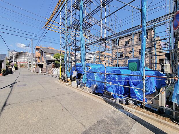 車の通行が少ないので、静かな住環境を維持することができます。