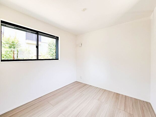 3号棟【4.5帖洋室】 シンプルにデザインされた室内。家具やレイアウトでお好みの空間に。