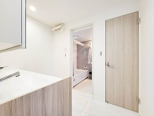 3号棟【脱衣所】洗面所は小さなプライベートスペース。歯磨き、洗顔と毎日施す個人空間。