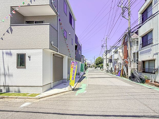 【前面道路7.52m】車の通行が少ないので、静かな住環境を維持することができます。