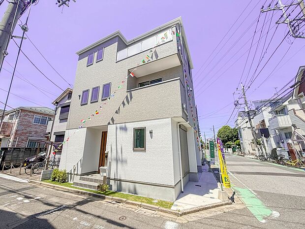 【外観】家族の温かさと陽光の暖かさ、楽しい毎日と明るい未来を予感させる「空間が織り成すひとつ先の住み心地」を演出します。