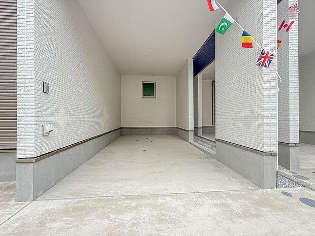 【駐車場】日々の暮らしにマイカーが必要。そんな方は物件の購入条件に駐車場は必須です。通勤に、家族のお迎えに、お買物に、おでかけに、クルマライフを楽しみたい方に。