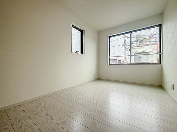 【洋室5帖】充実した生活は伸びやかな居室空間から始まります。快適に・伸びやかに。心の潤いを求める方々へ。