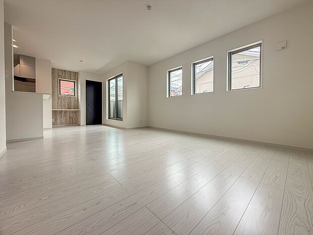 【LDK18帖】インテリアショップで見掛けた「あの家具」も置ける、ゆったりとした空間。時に広さが上質な寛ぎの時間になる事も。