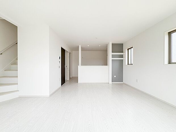 2号棟【LDK19.1帖】  整然とした空間演出、快適な理想の暮らしの実現は家のみの拘りではなく、そこで暮らす方々にとって素敵な環境であることも挙げられると思います。四季折々の変化が奏でる鼓…