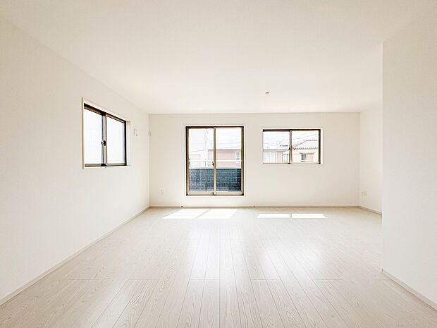 2号棟【LDK19.1帖】ダイニングテーブルを置いても十分な広さが確保されています。