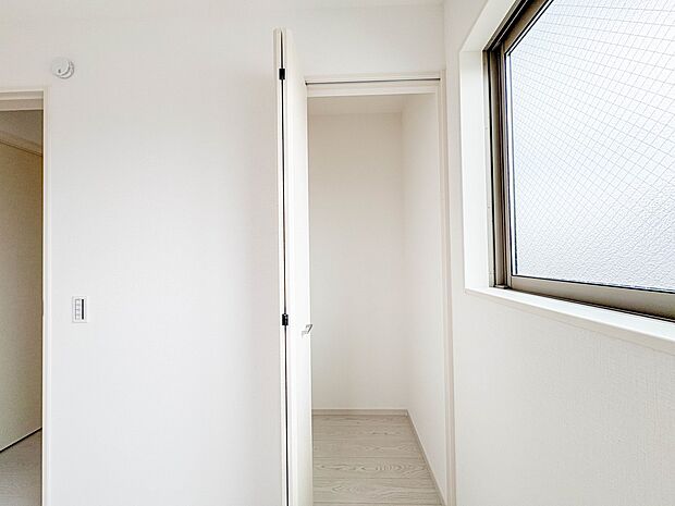 3号棟【4.5帖居室の収納】各部屋を最大限に広く使って頂ける様、全居住スペースに収納付。プライベートルームはゆったりと快適に。