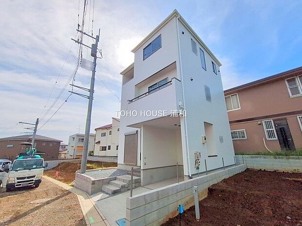 【前面道路4ｍ】車の通行が少ないので、静かな住環境を維持することができます。