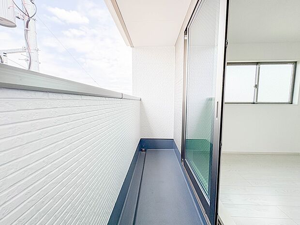 3号棟【バルコニー】バルコニーから差し込む陽光・通風は、住環境・快適性と共に有り続ける貴重な「財産」です。