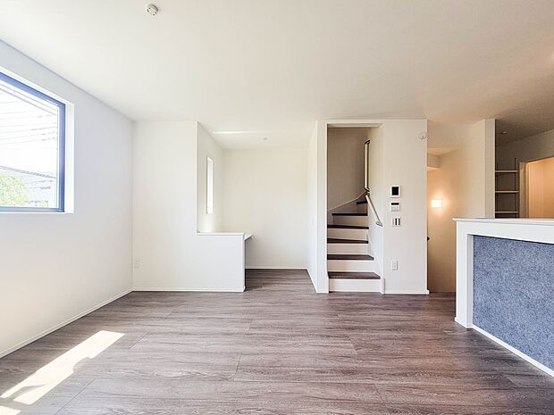 3号棟【LDK16.6帖】整然とした空間演出、快適な理想の暮らしの実現は家のみの拘りではなく、そこで暮らす方々にとって素敵な環境であることも挙げられると思います。四季折々の変化が奏でる鼓動を…