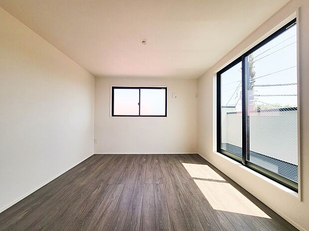 3号棟【洋室-8.5帖】 シンプルにデザインされた室内。家具やレイアウトでお好みの空間に。