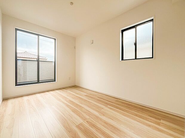 【洋室5.5帖】充実した生活は伸びやかな居室空間から始まります。快適に・伸びやかに。心の潤いを求める方々へ。