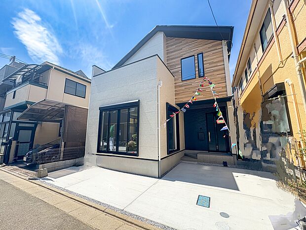 1号棟【外観】こちらの物件が少しでも気になるようでしたら、お気軽にお問合せください。人生でいちばん大きなお買い物ですので、ゆっくりご見学ください。ネット上の画像と実際の見学では、リアル感がま…