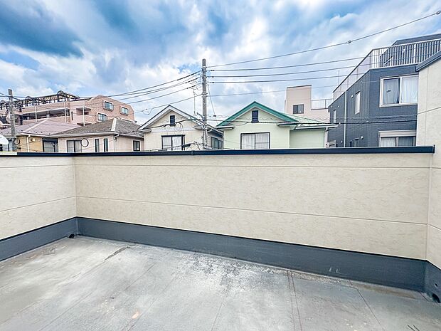 1号棟【バルコニー】  バルコニーから差し込む陽光・通風は、住環境・快適性と共に有り続ける貴重な「財産」です。