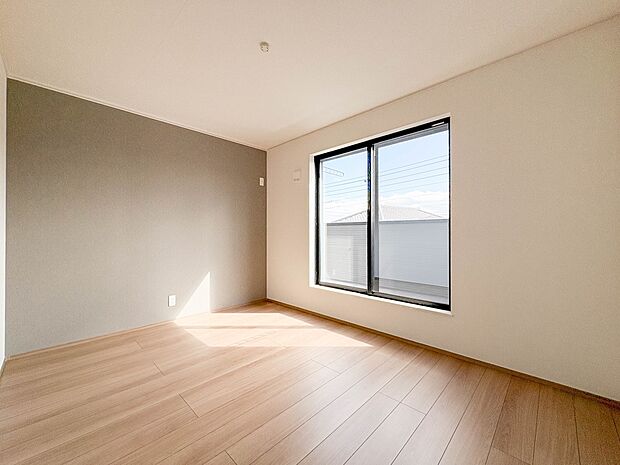 A号棟【寝室7.25帖】シンプルな内装はおしゃれのポイントです。シンプルは華美より飽きがこないからです。色や模様でおしゃれ感をだす。それがシンプルイズビューティーです。