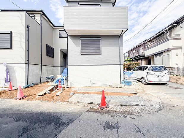 【前面道路4m】車の通行が少ないので、静かな住環境を維持することができます。