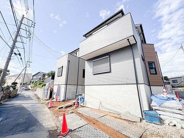 【外観】こちらの物件に少しでもご興味がありましたら、お気軽にお電話下さい。ネット上で「見えない物」「わからない事」でも、実際にご見学いただくことで、手に取るようにおわかりいただけるはずです。…