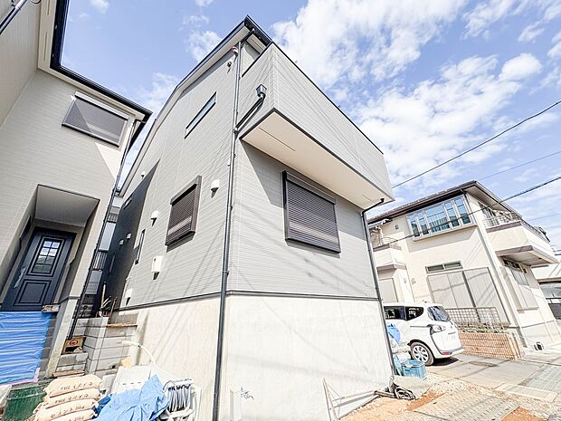 【前面道路】車の通行が少ないので、静かな住環境を維持することができます。