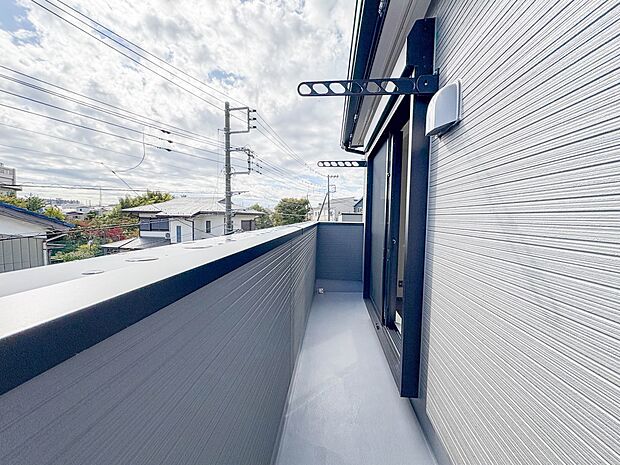 【バルコニー】バルコニーから差し込む陽光・通風は、住環境・快適性と共に有り続ける貴重な「財産」です。