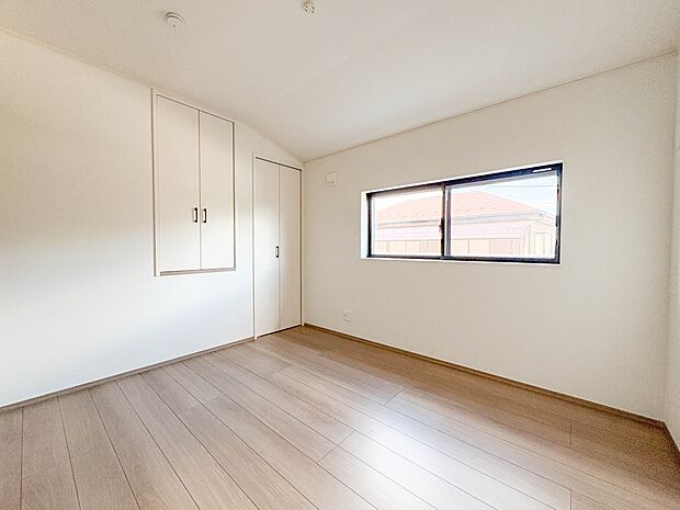 A号棟【洋室5.25帖】充実した生活は伸びやかな居室空間から始まります。快適に・伸びやかに。心の潤いを求める方々へ。