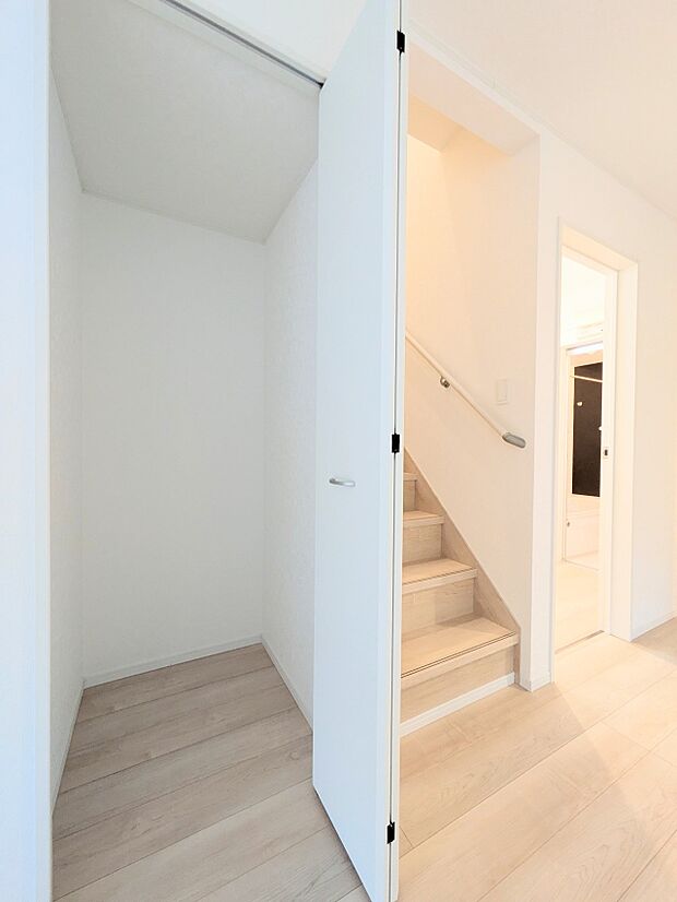 限られたスペースを有効に活用できる壁面クローゼット。