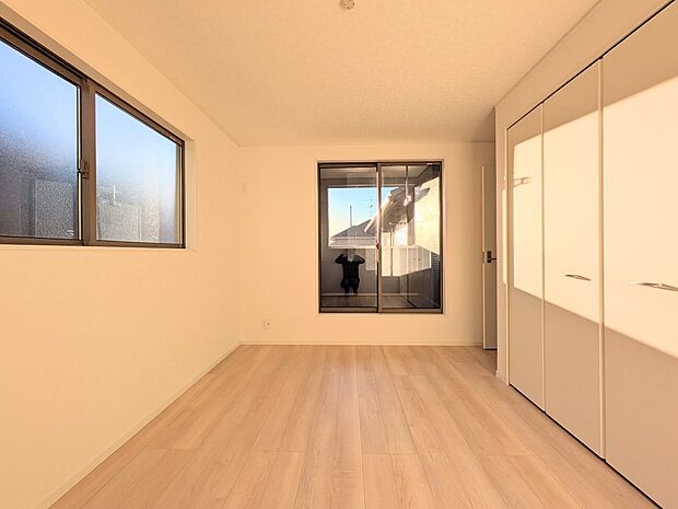 【寝室】充実した生活は伸びやかな居室空間から始まります。快適に・伸びやかに。心の潤いを求める方々へ。