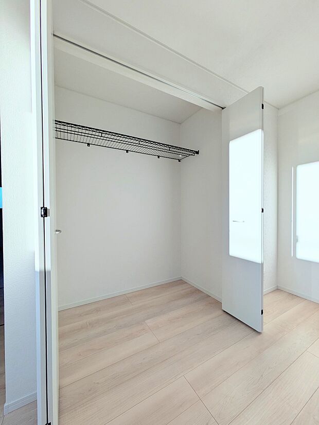 こちらの物件に少しでもご興味がありましたら、お気軽にお電話下さい。ネット上で「見えない物」「わからない事」でも、実際にご見学いただくことで、手に取るようにおわかりいただけるはずです。