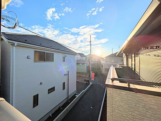 【眺望良好】 少し優雅に、眺望の良い部屋で新生活をしてみませんか?眺望や窓からの景色が良いと、家で過ごす時間も快適です。