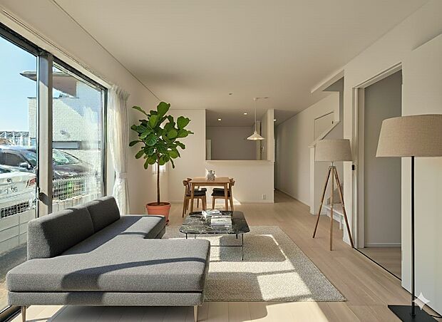 【リビングダイニング】しっかりとした広さがあるのでルームメイク自由自在!