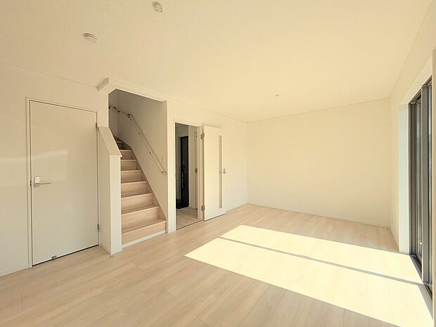 【ダイニング】愛を感じる、幸せを想う、心地よさを受けとる家の各スペースや各お部屋のさまざまな設備。人として日々の暮らしを先へすすめる設備・仕様を採用しています。