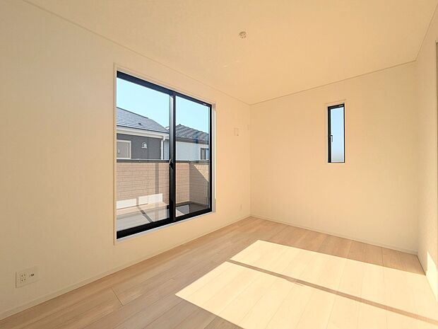 【寝室】シンプルな内装はおしゃれのポイントです。シンプルは華美より飽きがこないからです。色や模様でおしゃれ感をだす。それがシンプルイズビューティーです。