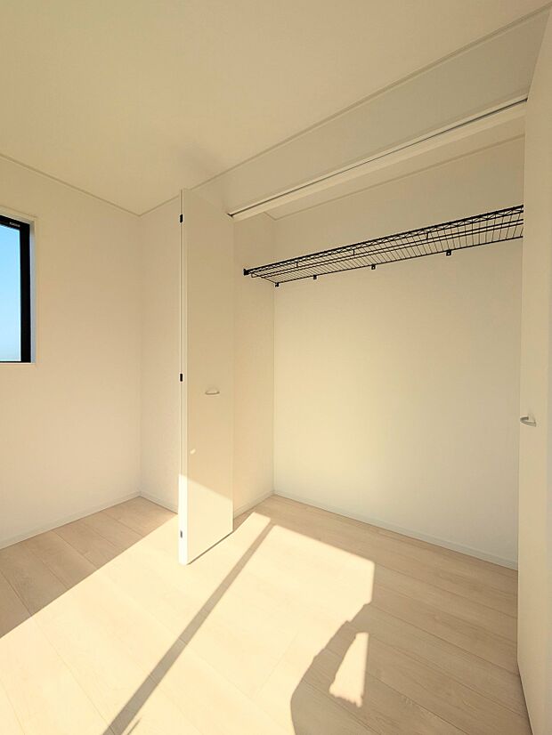 【収納】各部屋を最大限に広く使って頂ける様、全居住スペースに収納付。プライベートルームはゆったりと快適に。