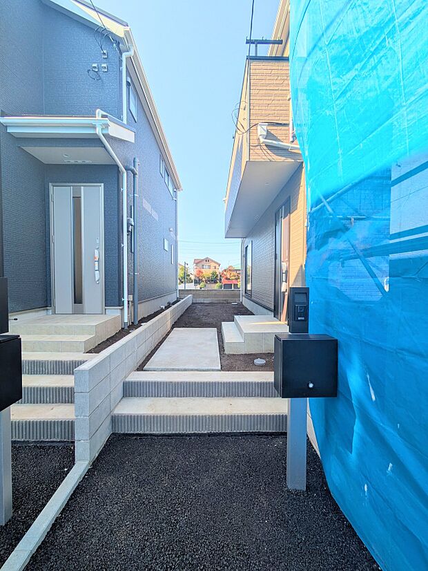 【前面道路】車の通行が少ないので、静かな住環境を維持することができます。