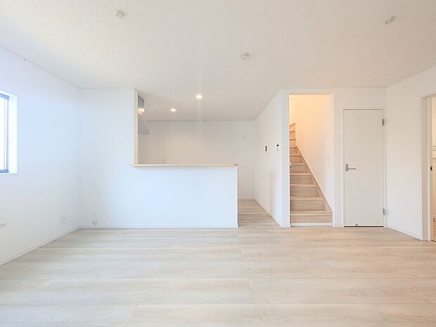 【ダイニング】家族の様子が見えやすいダイニングスペース