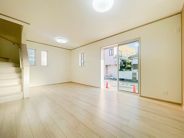 こちらの物件が少しでも気になるようでしたら、お気軽にお問合せください。人生でいちばん大きなお買い物ですので、ゆっくりご見学ください。ネット上の画像と実際の見学では、リアル感がまるで違います。…