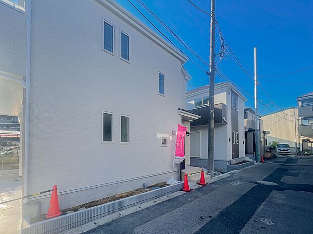 【庭】お庭があることで開放感が違います。建物の内部に光や風などを採り入れやすくなり住居環境がより良好になります。また多目的にご利用できます。