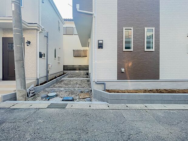 日々の暮らしにマイカーが必要。そんな方は物件の購入条件に駐車場は必須です。通勤に、家族のお迎えに、お買物に、おでかけに、クルマライフを楽しみたい方に。